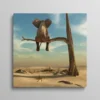Tableau éléphant sur une branche assis contemplant le désert, art surréaliste poétique