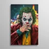 Tableau Joker pop art portrait coloré fumant sous la pluie avec lumières de ville, art cinéma DC Comics