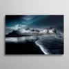 Tableau mer et montagne plage de sable noir islandaise sous ciel orageux, paysage dramatique