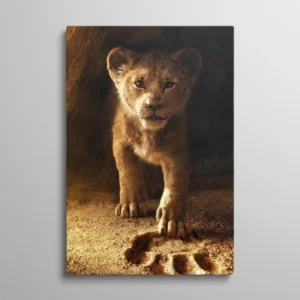 Tableau Roi Lion lionceau marchant dans empreinte de patte adulte, photographie émotionnelle