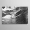 Tableau photographie noir et blanc vague tube océanique sous ciel orageux