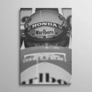 Tableau Ayrton Senna – portrait noir et blanc d'Ayrton Senna dans le cockpit de sa McLaren Honda, regard direct sous le casque Marlboro, photographie F1 années 80